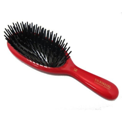 Ikemoto Щетка для ухода и восстановления с маслом японской камелии - Tsubaki oil brushing brush, 1шт